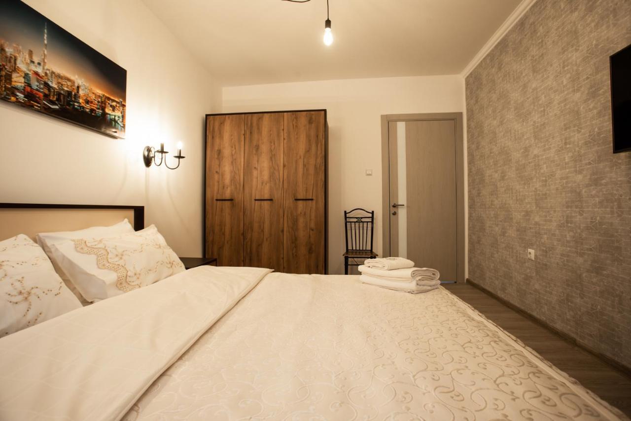 Ultra Lux 3 Near Arena Apartment Kyiv