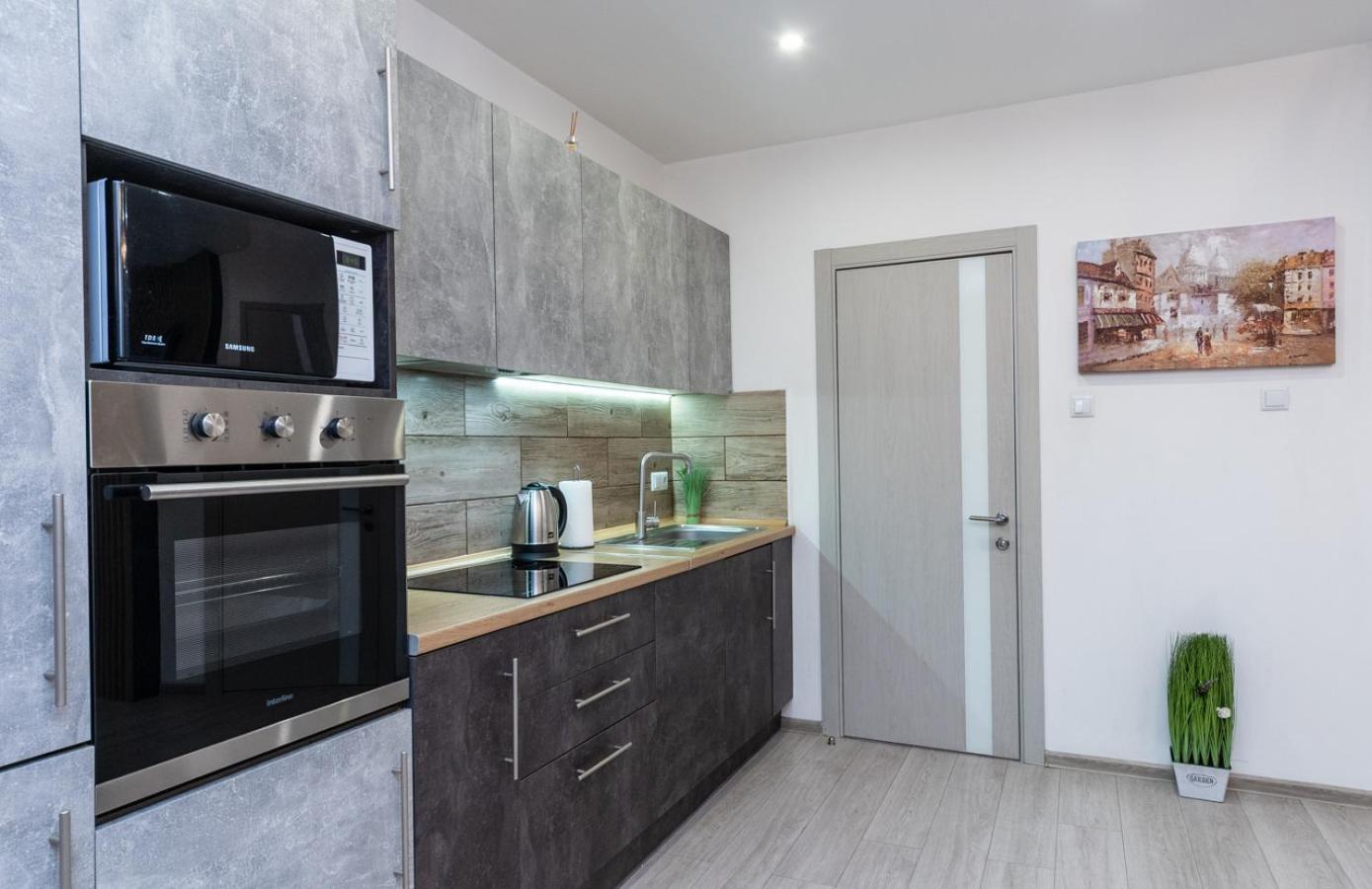 Ultra Lux 3 Near Arena Apartament